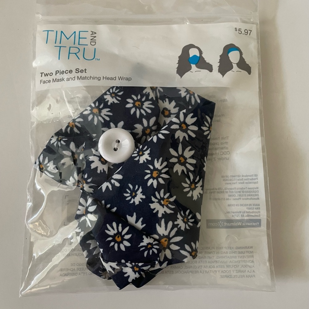 NWT Women’s Two Piece Face Mask & Matching Head Wrap!